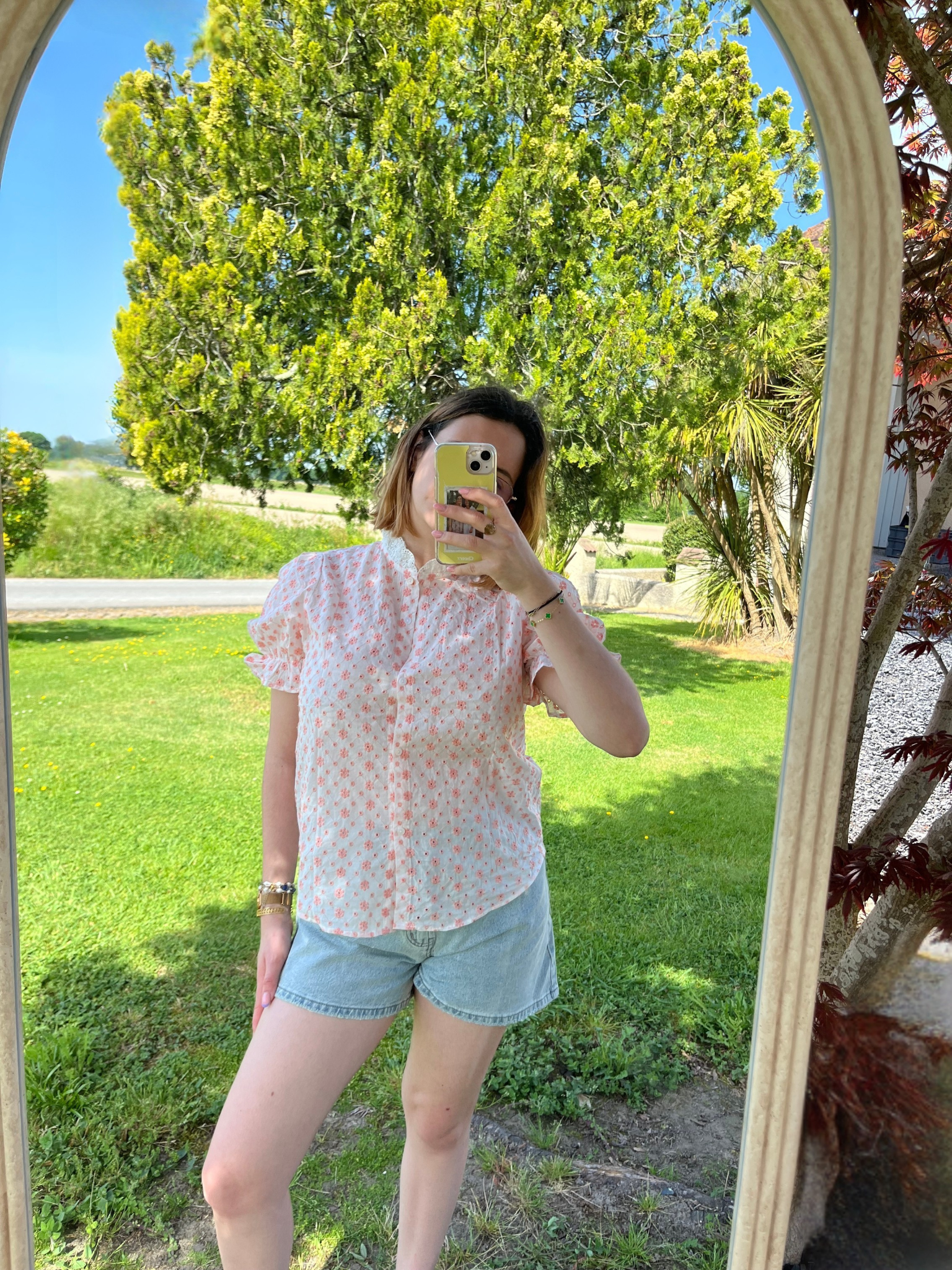 T-shirt rose toile brodée ajourée