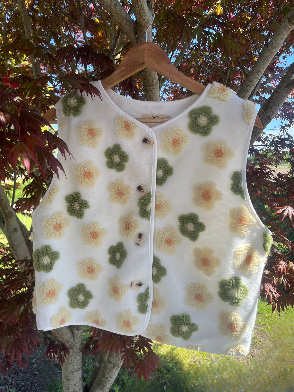 Pull fleuri manches courtes printemps