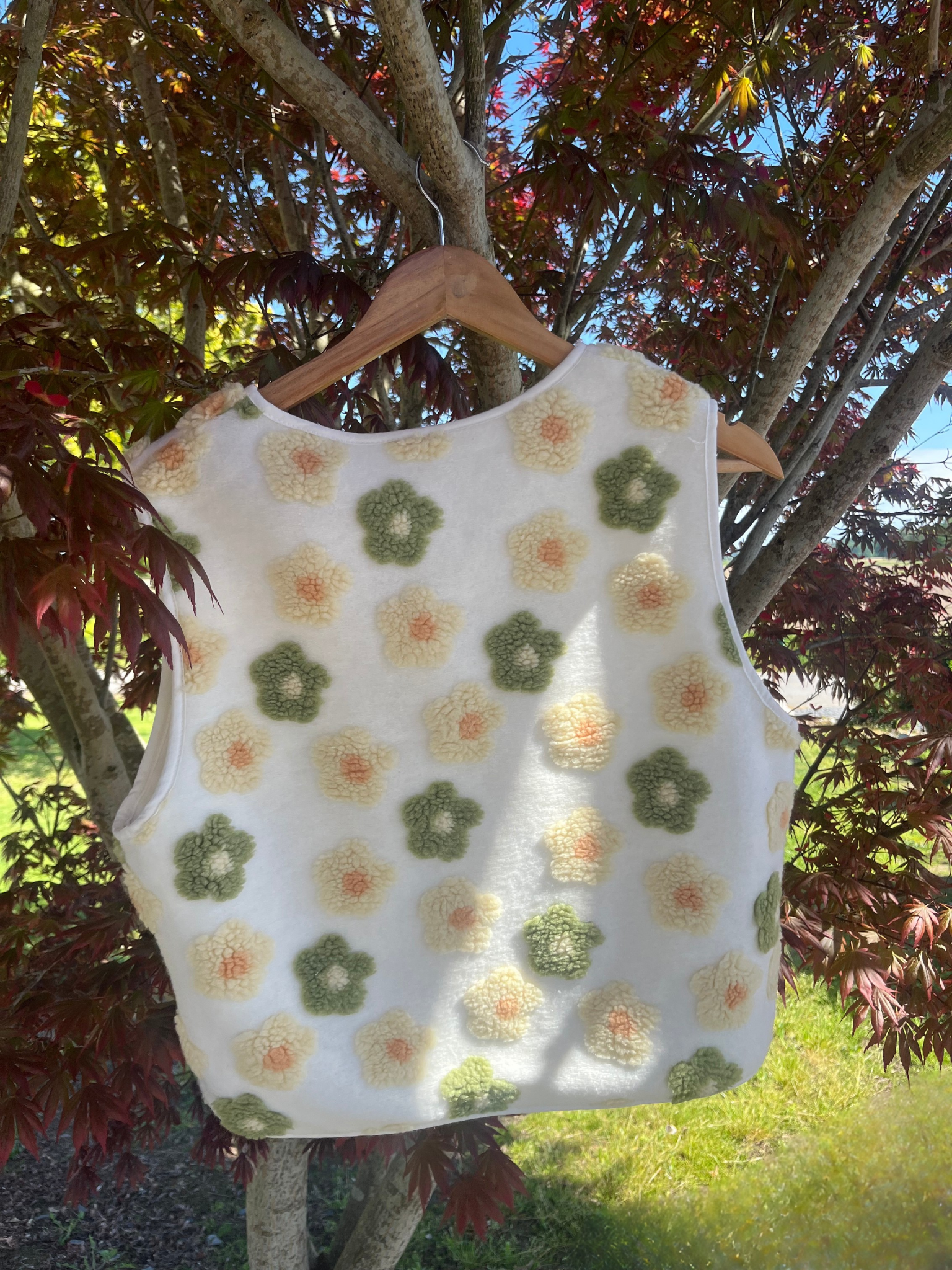 Pull fleuri manches courtes printemps