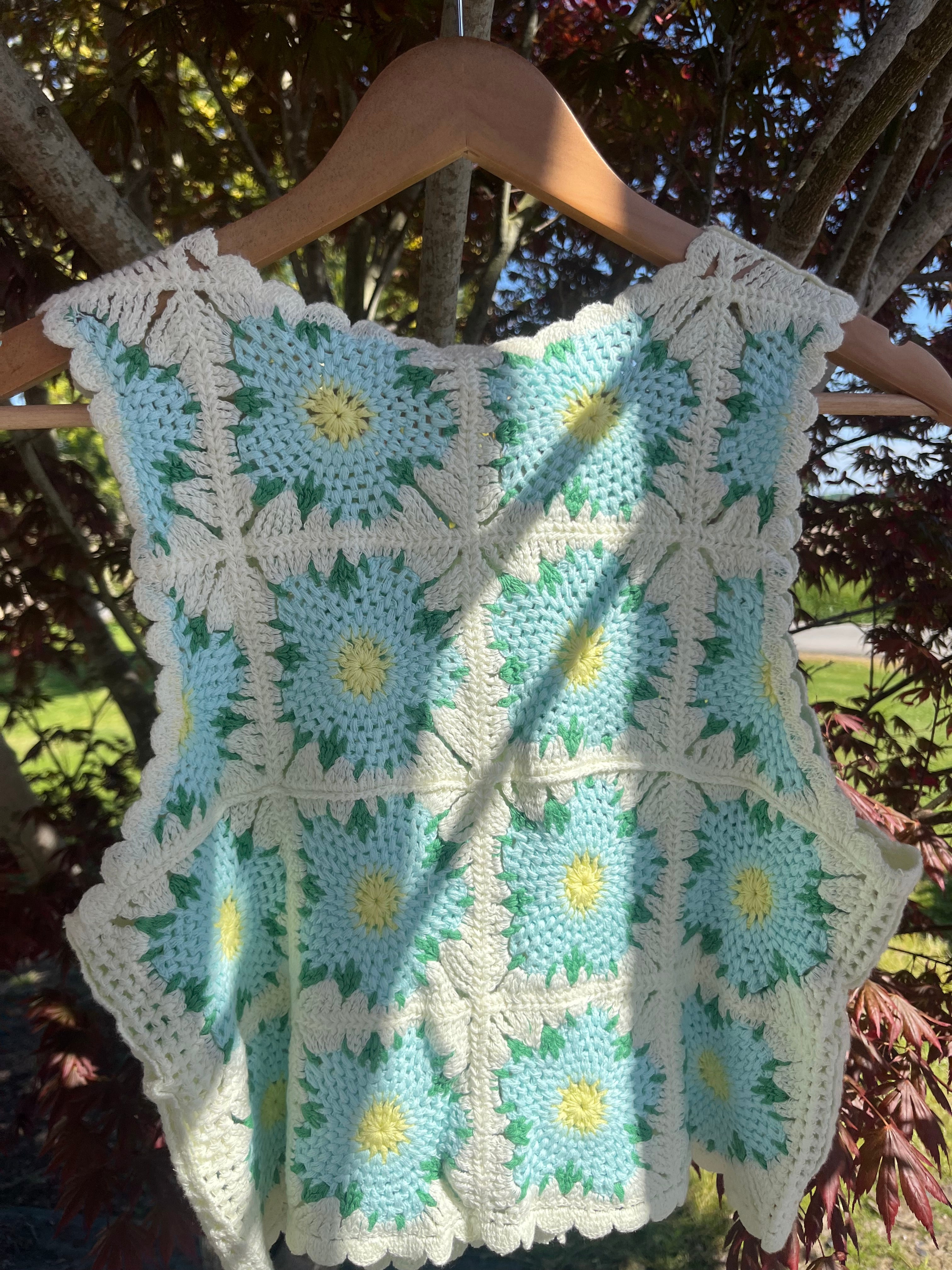 Top crochet bleu bohème